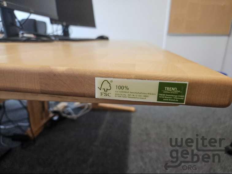 59x FSC-zertifizierte Schreibtische (Massivholz)