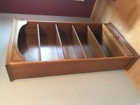 Verschenke Schreibtisch und Bücherregal aus Kirschbaumholz
